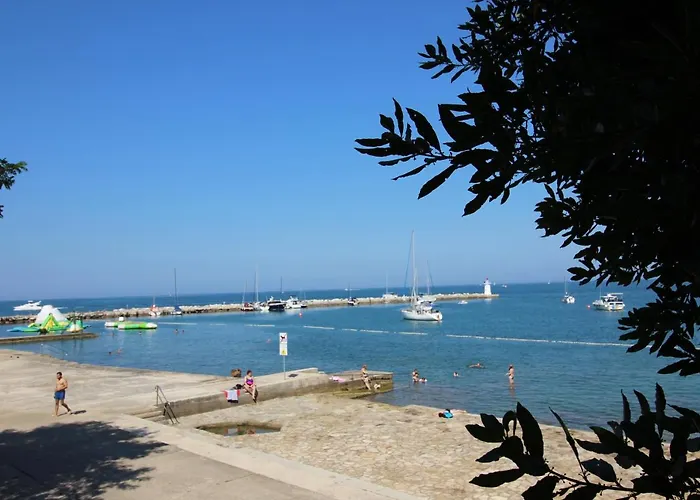 Apartment Dea, 180 M From The
