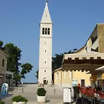 Dea, 180 M From The Апартаменты Новиград